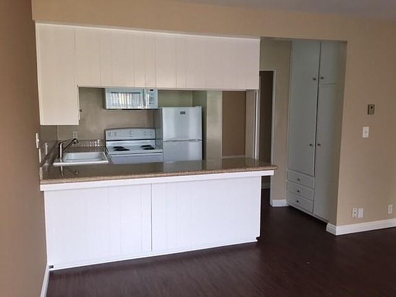 3rd image of 271 Molino Ave APT 14