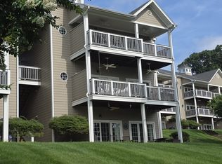 305 S Pointe Shore Dr APT 205, Moneta, VA 24121
