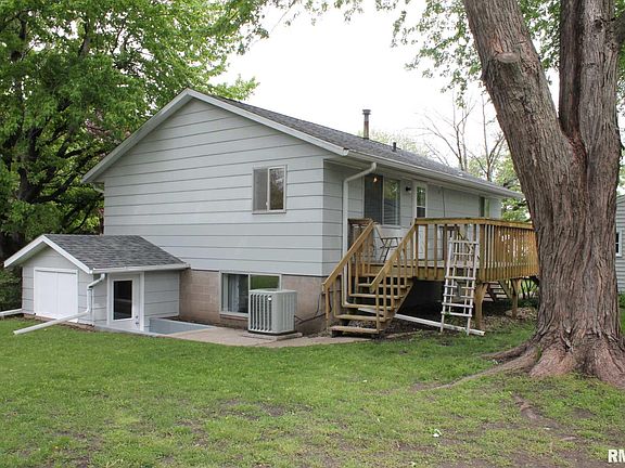 4th image of 220 Evergreen Ln