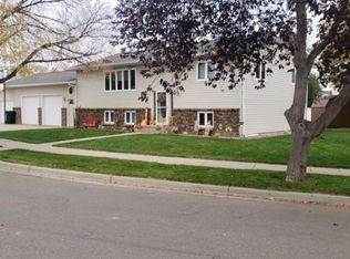 1003 Sioux St, Williston, ND 58801