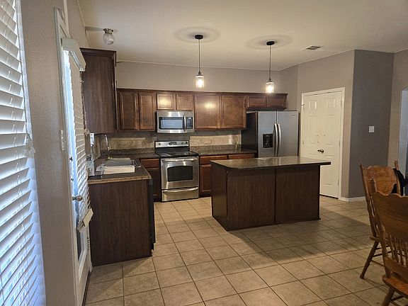 4th image of 2104 Vernice Dr