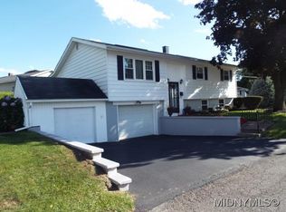6 Pulaski St, New York Mills, NY 13417