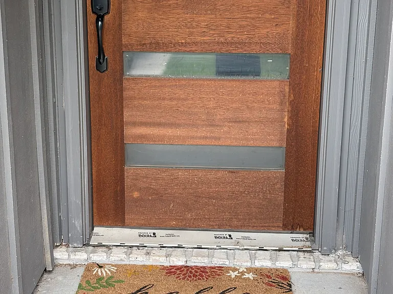 2323 Scott St — Photo 1
