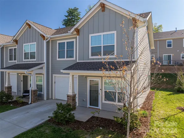 1061 Baldwin Commons Dr, Arden, NC 28704