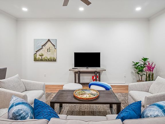3rd image of 2305 Worthington St #134