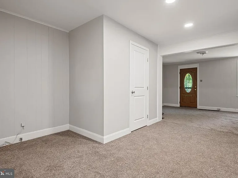 124 W Penn St — Photo 3