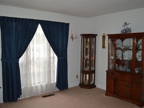 3rd image of 3799 Schroeder Dr