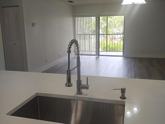 5th image of 140 NW 70th St #2040