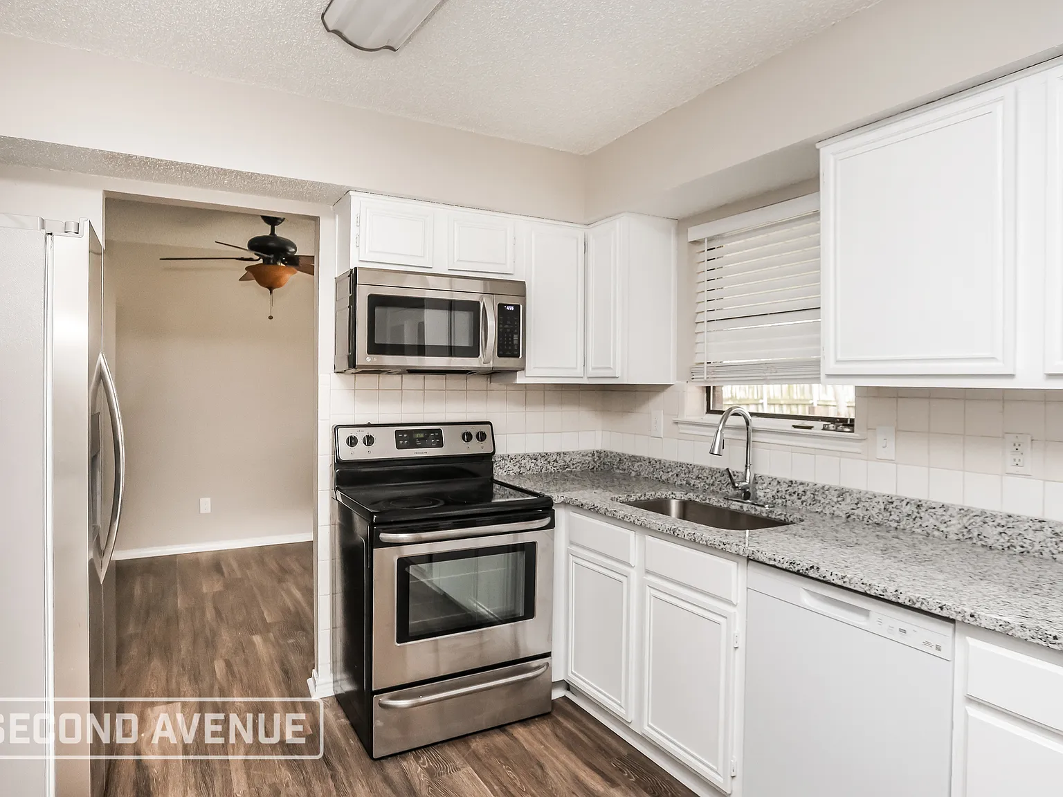 5 bed, 2.5 bath, 2228 sqft, $3,199 — Photo 3