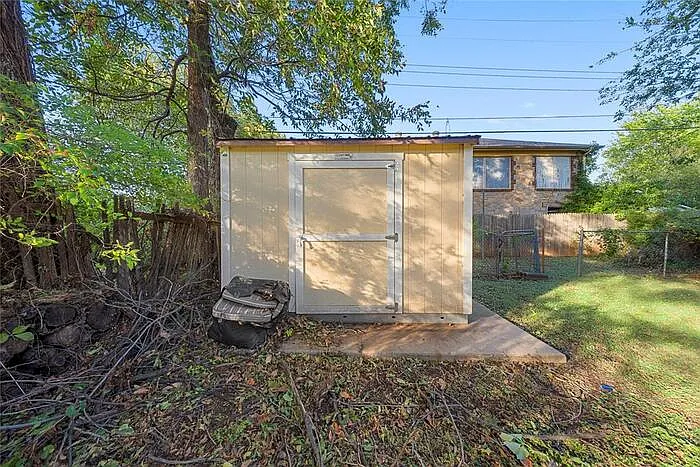 2421 NW 18th St — Photo 26
