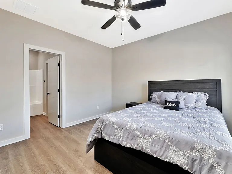 5421-23 N Bressler Dr — Photo 10