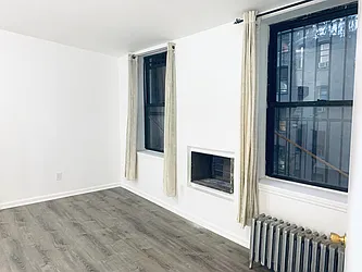 Rented by R New York