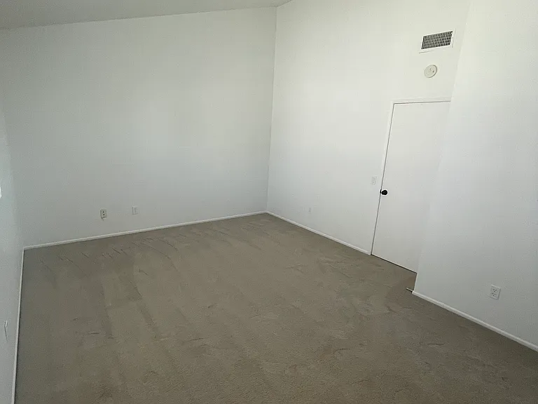 2042 E 5th St — Photo 11