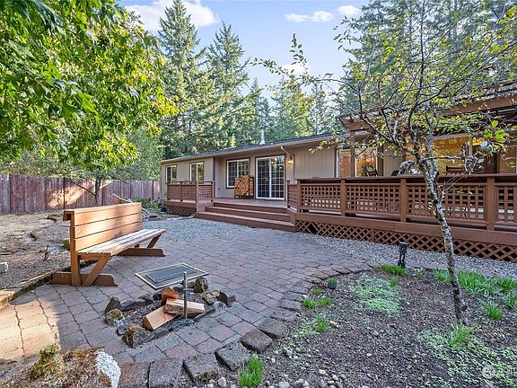 Well-built backyard for entertaining>