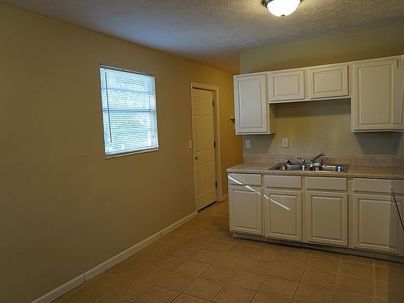 4th image of 2318 W Burpee Dr