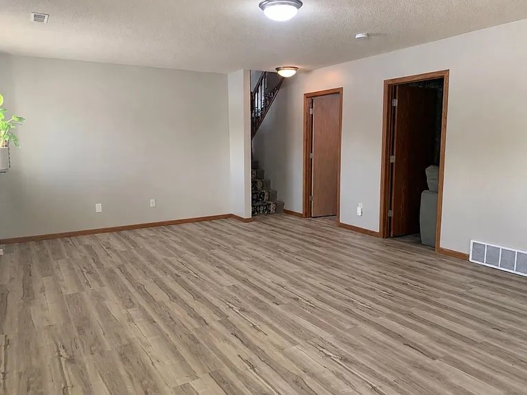 2909 W Frank St — Photo 8