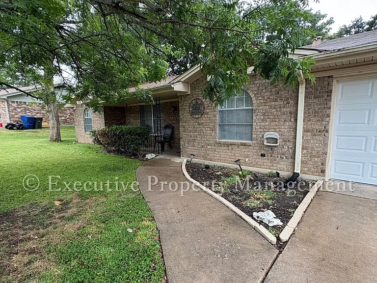 410 Jeffrey Ln — Photo 7