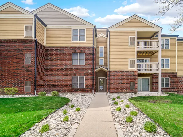 124 Glengarry Dr APT 302, Bloomingdale, IL 60108
