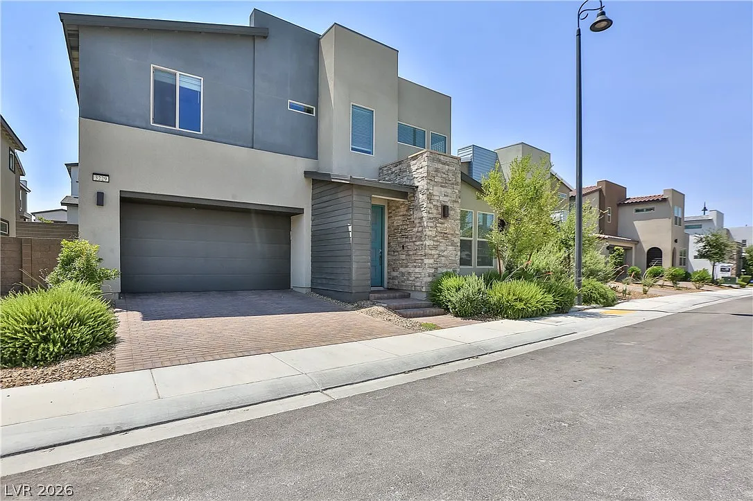 4 bed, 3.0 bath, 2736 sqft, $3,300 — Photo 1