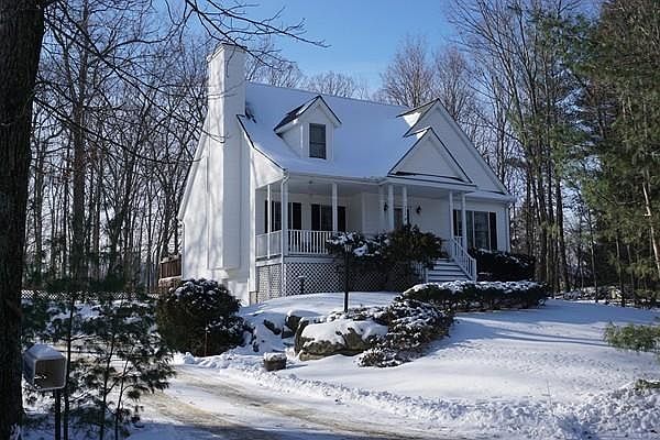 2nd image of 200 Cherry St