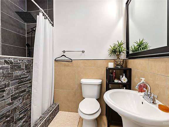 4th image of 1208 Encino Dr