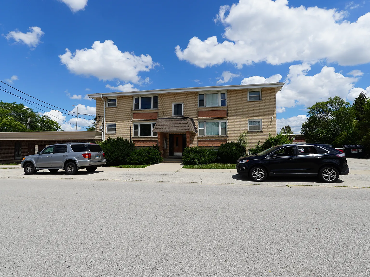 2 bed, 900 sqft, $1,595 — Photo 1