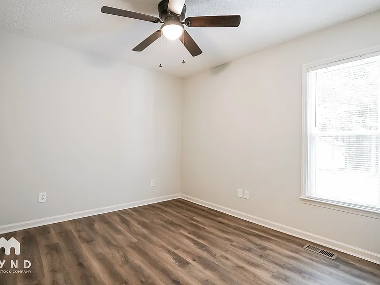 85 Richmond Dr — Photo 13