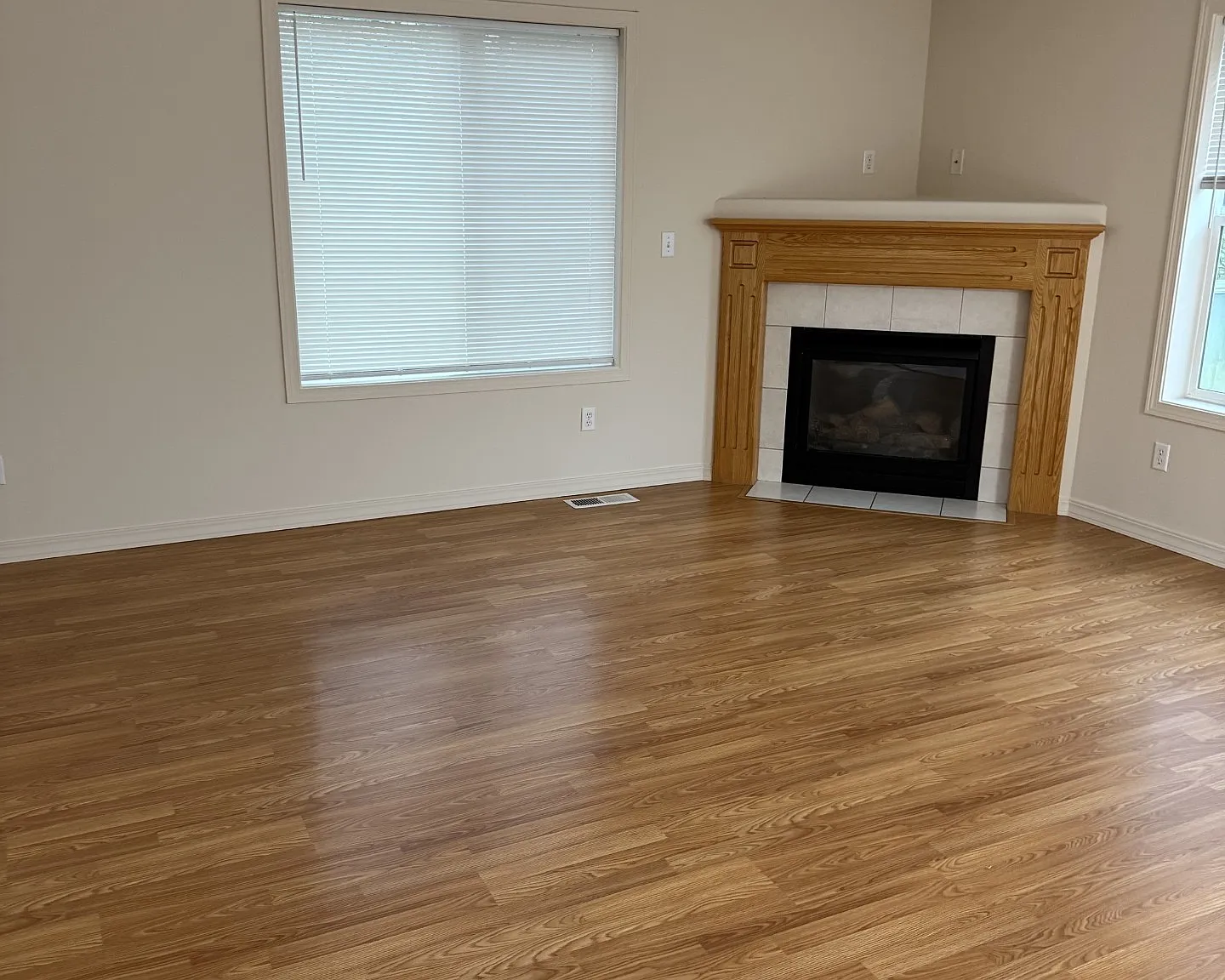 3 bed, 3.5 bath, 2088 sqft, $2,395 — Photo 3