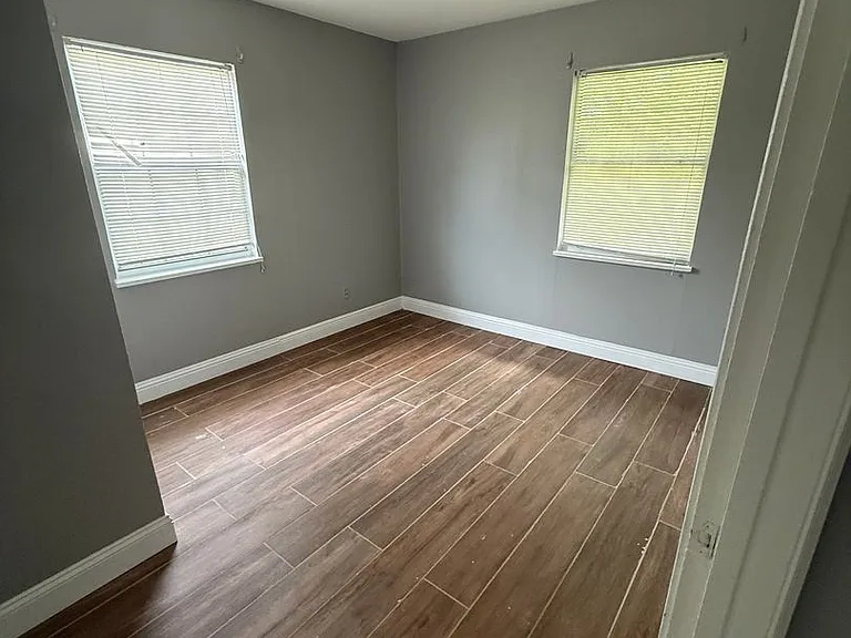 2919 Hillcrest Ave — Photo 12