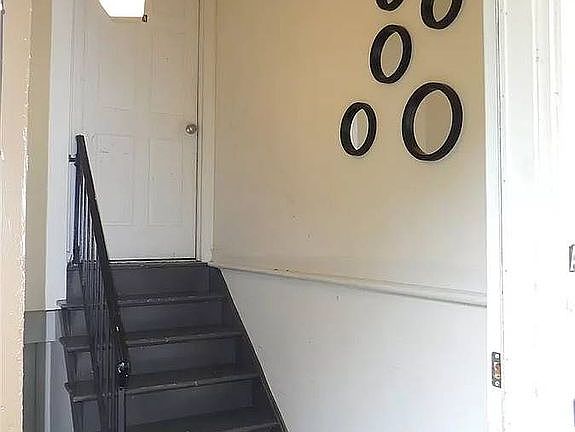 5th image of 921 Hawthorne St