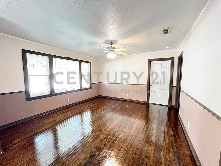 811 Coit St — Photo 3