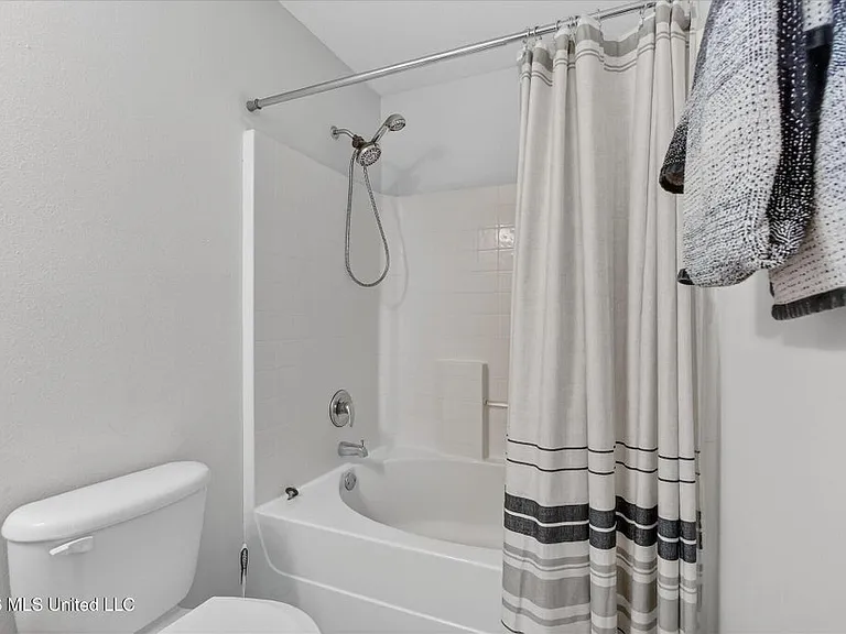 1283 Century Oaks Dr — Photo 6
