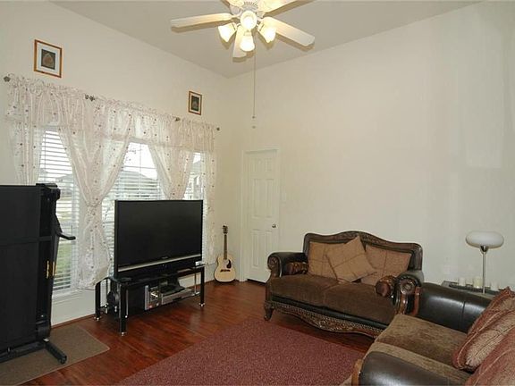 4th image of 12514 Short Springs Dr