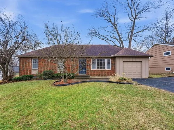 8309 W 92nd St, Overland Park, KS 66212