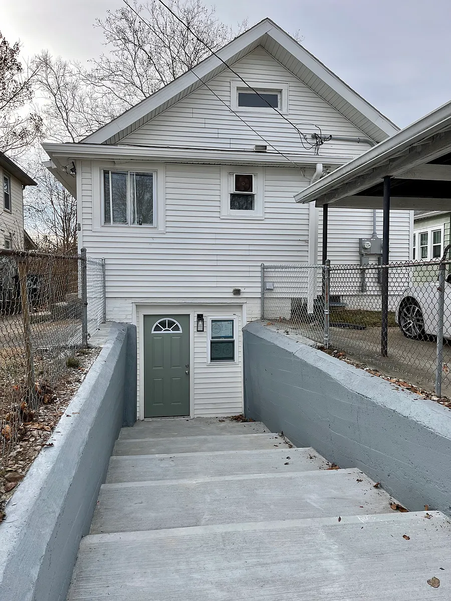 Building Photo - 620 W 43rd St #B