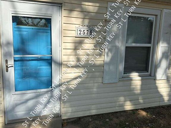 2nd image of 2575 Hawthorne Manor Dr