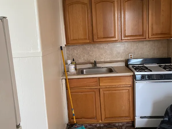 25 Clarendon Ave APT 1, Yonkers, NY 10701