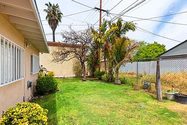 1st image of 2452 Colby Ave