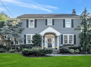 42 Woodbine Ave, Merrick, NY 11566