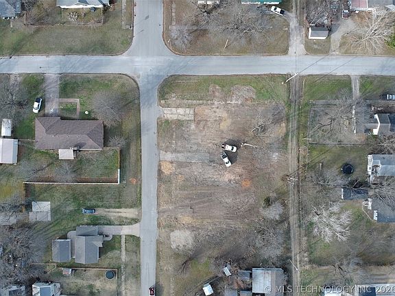 2nd image of 105 S D Ave