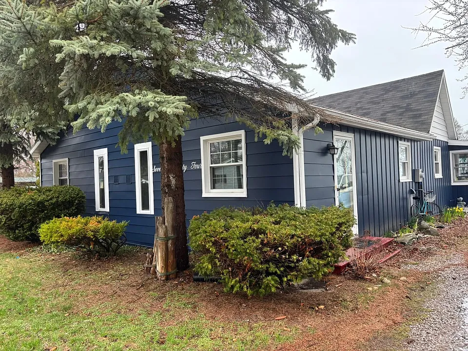 7024 Lakeport Dr