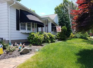 117 Simmonsville Ave, Johnston, RI 02919