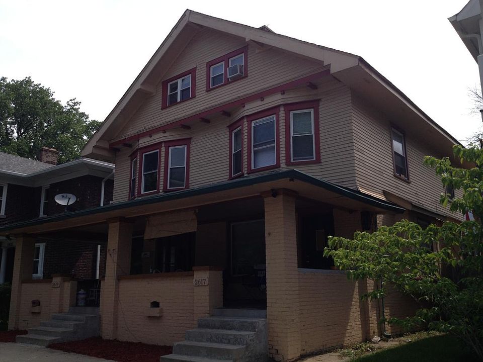 both sides have 3 beds and 2.5 bath
