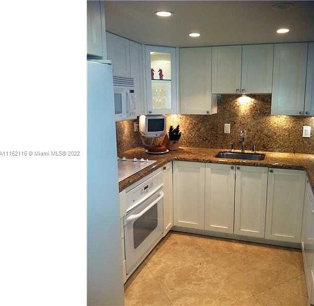 2nd image of 350 Grapetree Dr APT 403