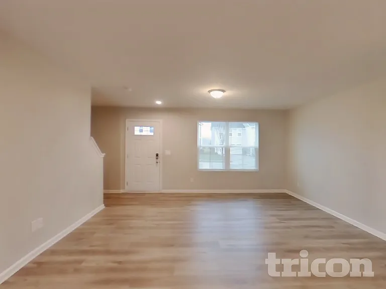 838 Sunchaser Rd — Photo 2