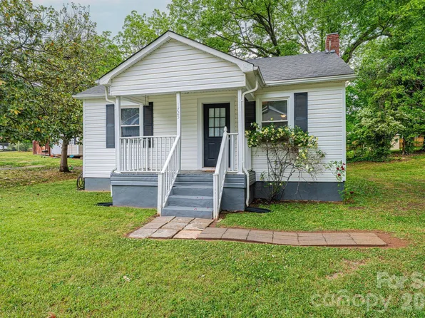 1725 8th Ave NE, Hickory, NC 28601