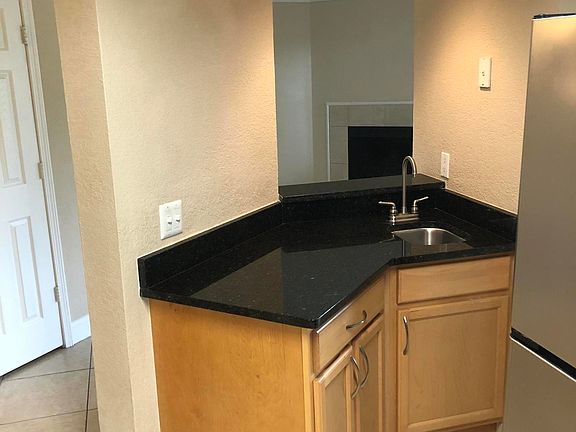 5th image of 847 Shoreline Cir