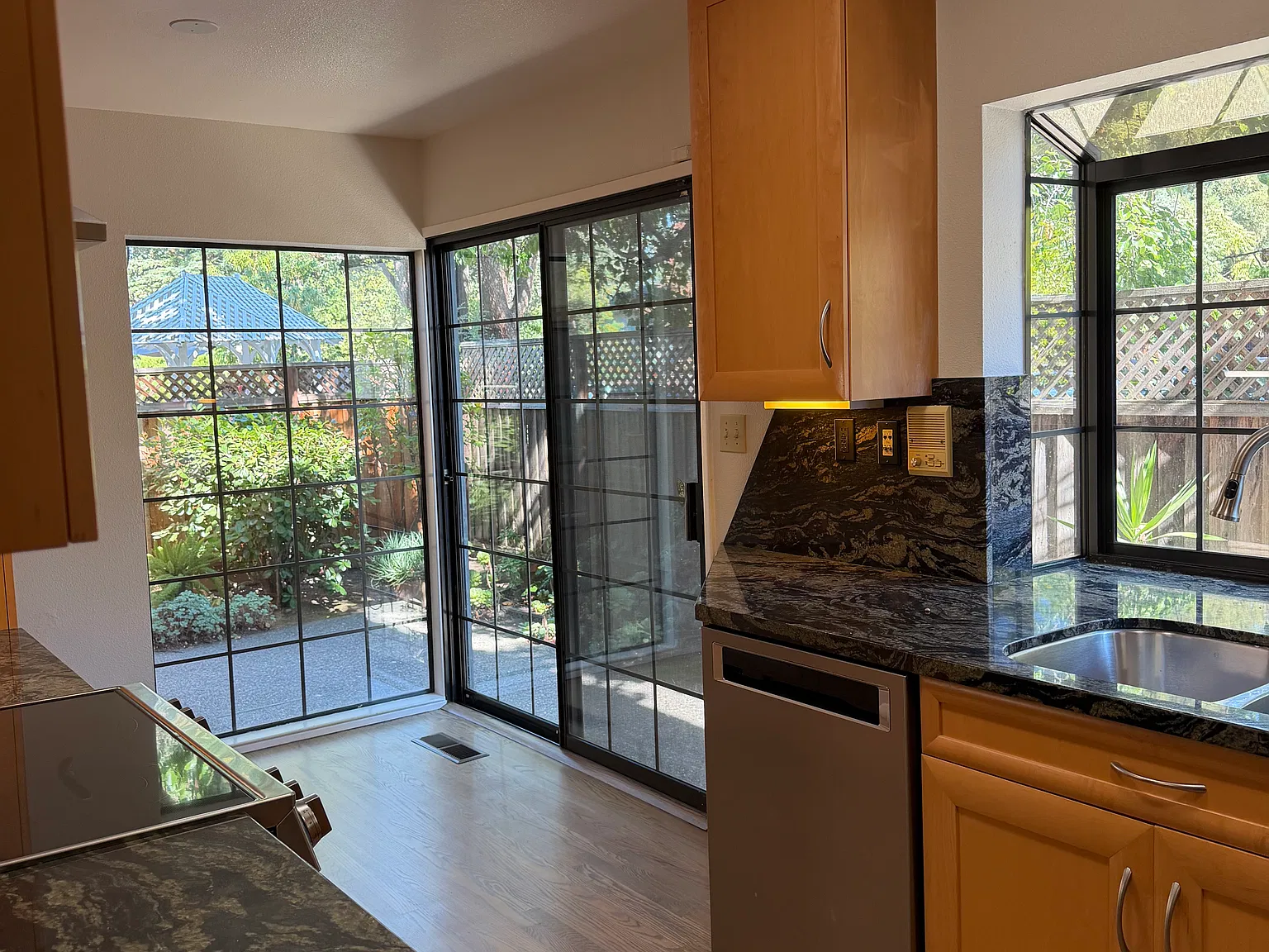 3 bed, 2100 sqft, $8,150 — Photo 2