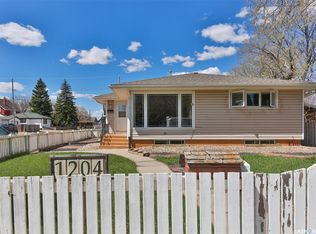 1204 3rd Ave NW, Moose Jaw, SK S6H3V3