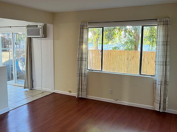 5th image of 2604 Montrose Ave #1